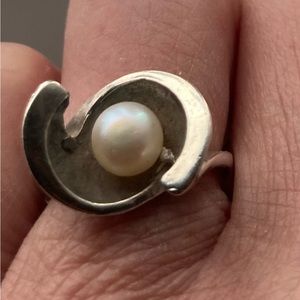 Vintage Sterling Silver and Pearl ring size 6